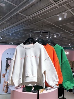 首尔服装商场全球实拍图库_首尔全球服装零售批发市场实拍_服装展会实拍款式图合辑